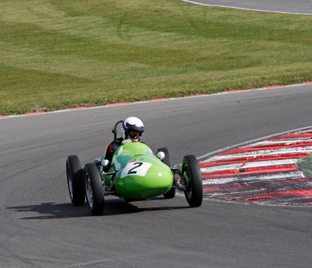 20080405_Snetterton_MGs_24.jpg