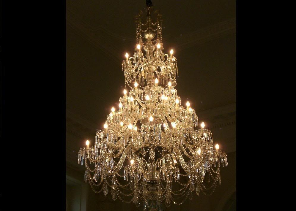 http://i163.photobucket.com/albums/t287/lloydlove406/chandelier.jpg