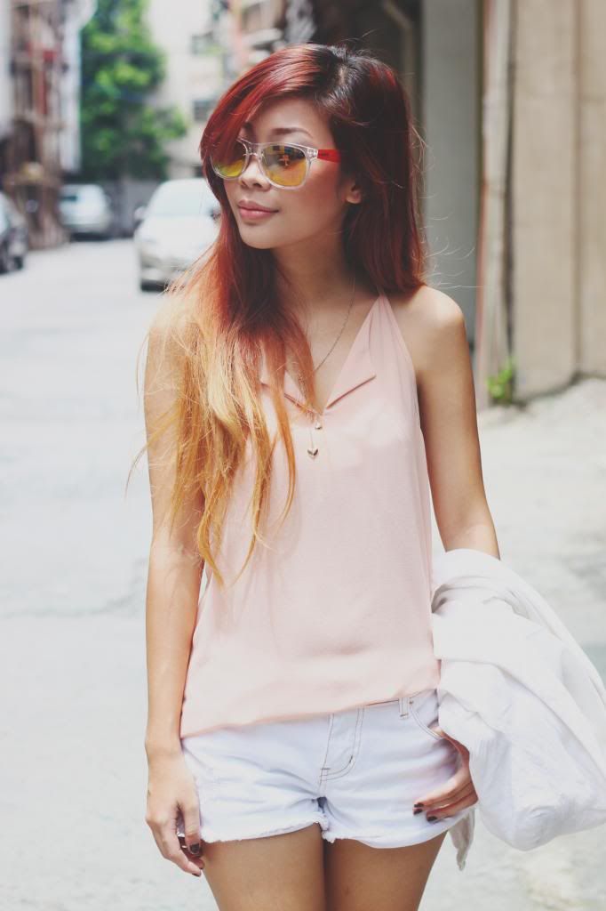 White Delights! Rhea Bue