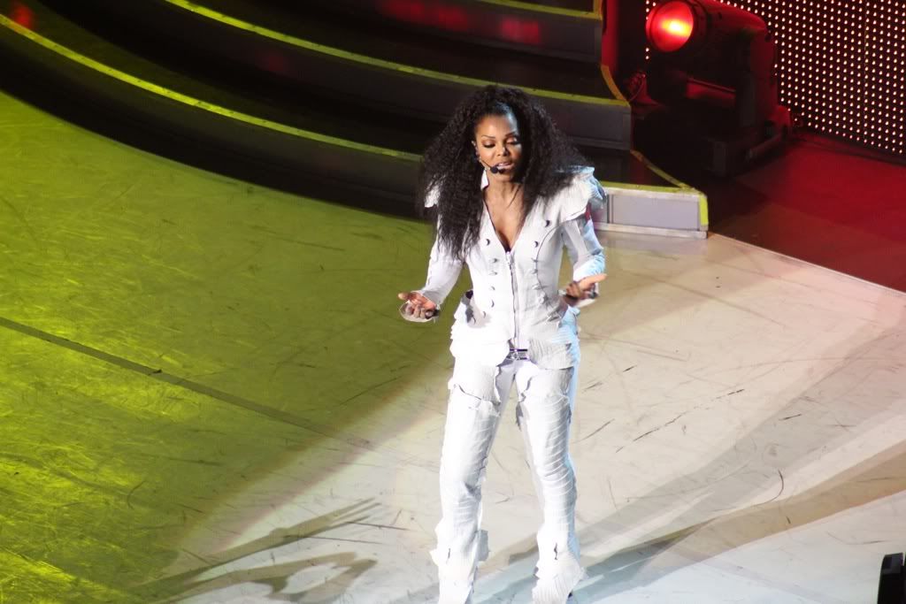 IMAGE: http://i163.photobucket.com/albums/t301/planedr2k7/file-363.jpg