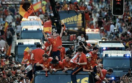 the national team rides a bus through the crowded streets of Madrid