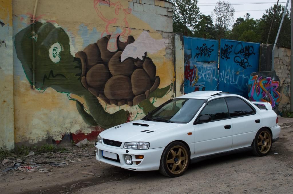 http://i163.photobucket.com/albums/t309/Zmile4ever/Blandade%20bil%20bilder/Subaru%20Impreza%20GT%20-99/DSC_0046-32_zps2e77f524.jpg