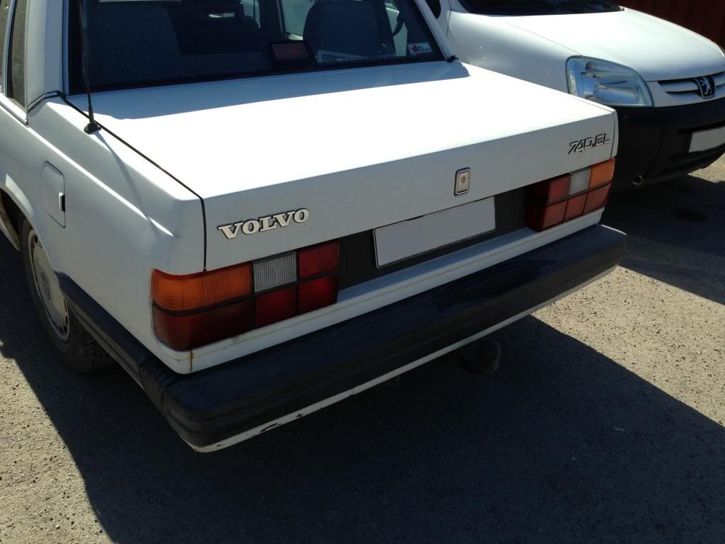 http://i163.photobucket.com/albums/t309/Zmile4ever/Blandade%20bil%20bilder/Volvo%20740GL%20-89%20OOK/2013-04-06125250_c_zpsf8ac70fa.jpg