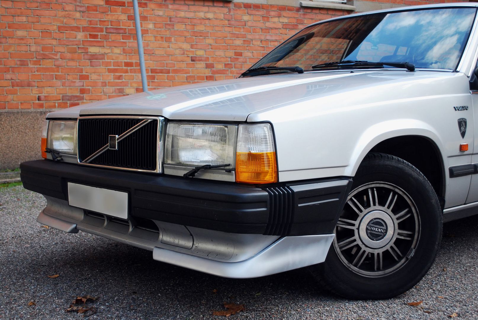 http://i163.photobucket.com/albums/t309/Zmile4ever/Volvo%20744%20GLE/DSC_0025_copy.jpg
