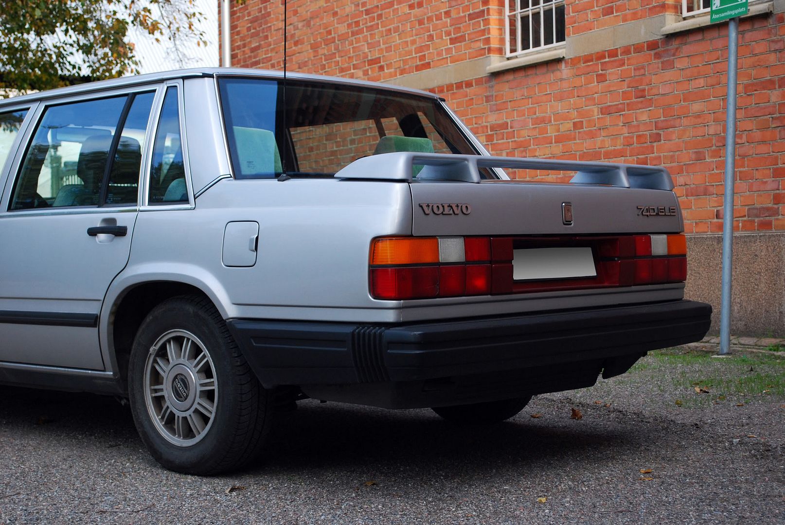 http://i163.photobucket.com/albums/t309/Zmile4ever/Volvo%20744%20GLE/DSC_0026copy.jpg