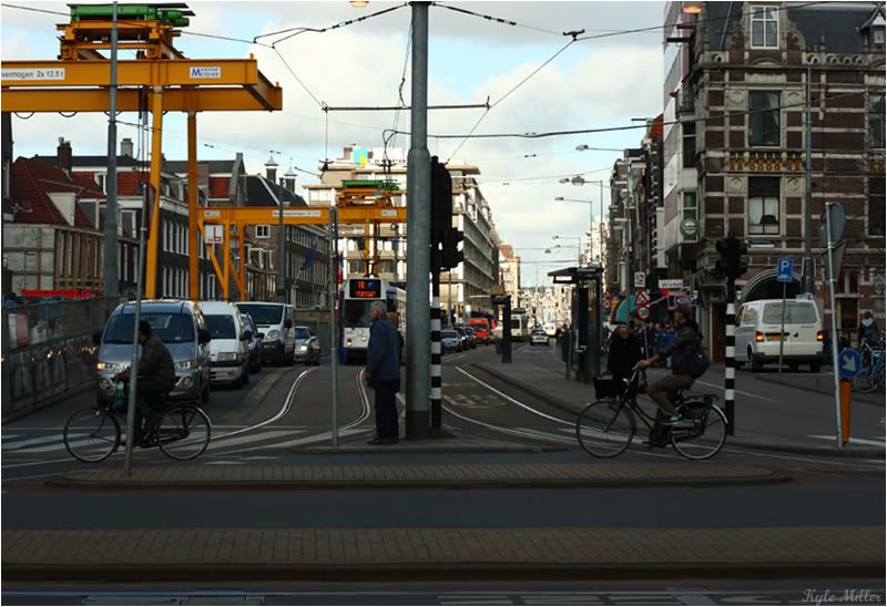 IMAGE: http://i163.photobucket.com/albums/t311/GTdreamweaver04/Amsterdam/BusyStreet.jpg