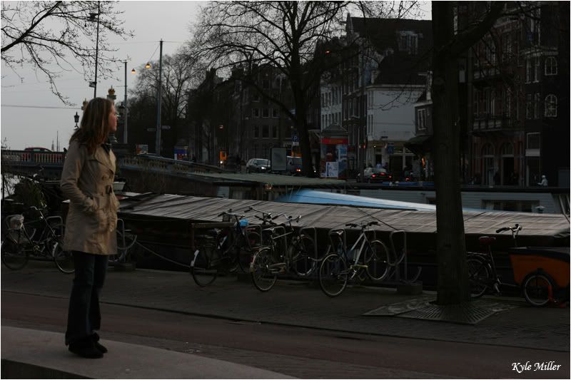 IMAGE: http://i163.photobucket.com/albums/t311/GTdreamweaver04/Amsterdam/LaurenLook.jpg