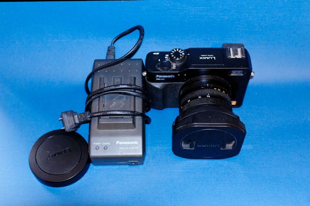 Bán Panasonic LC1 và Lens C Mount Cosmicar 25mm f1.4