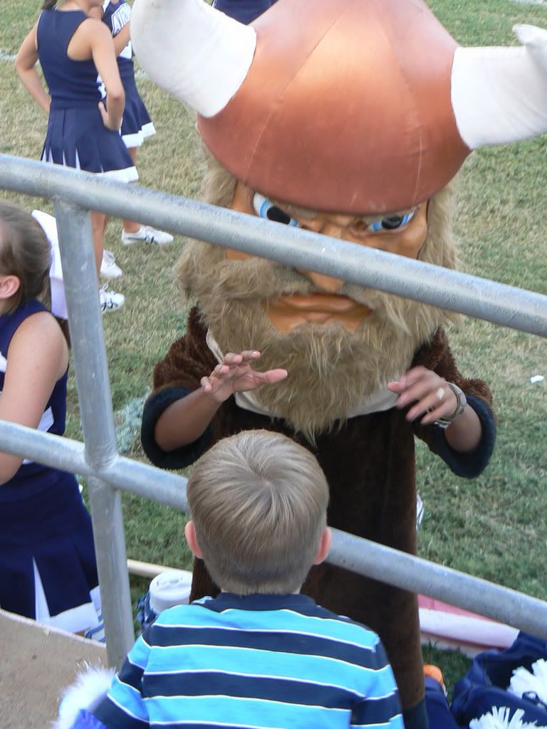 IMAGE: http://i163.photobucket.com/albums/t320/jdaniels42/Benvikingpic.jpg