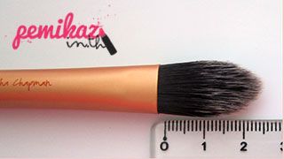  photo real-techniques-pointed-foundation-brush_zps5424f537.jpg